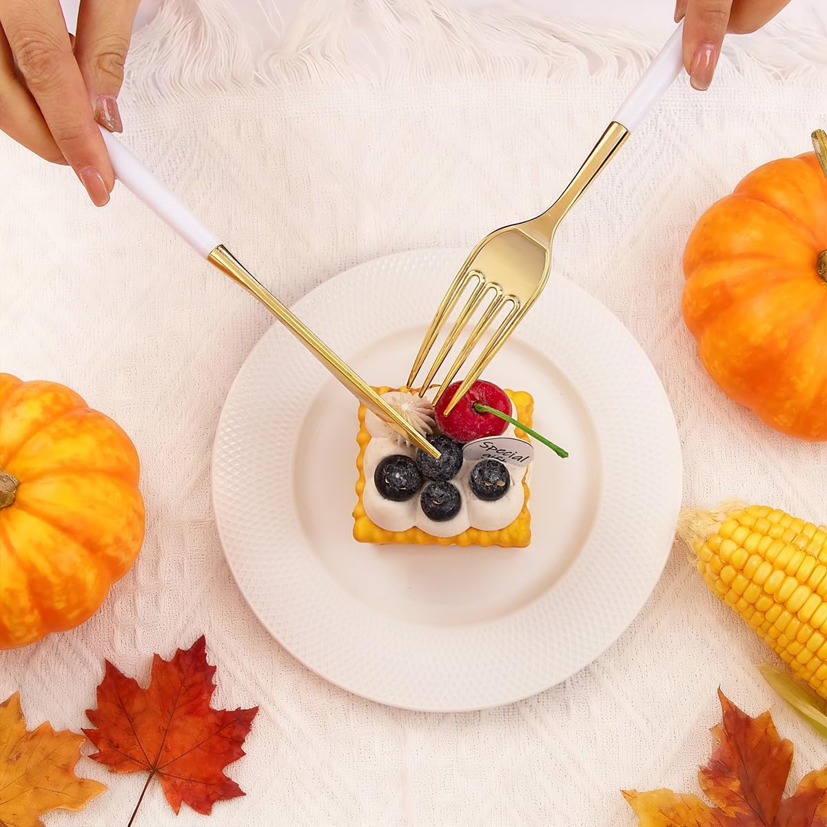 MirthMood Gold Plastic Silverware,Gold Silverware Disposable,Disposable Utensils Heavy Duty,Plastic Cutlery Set,Includes: Knives, Forks and Spoons for Party, Birthday,Wedding